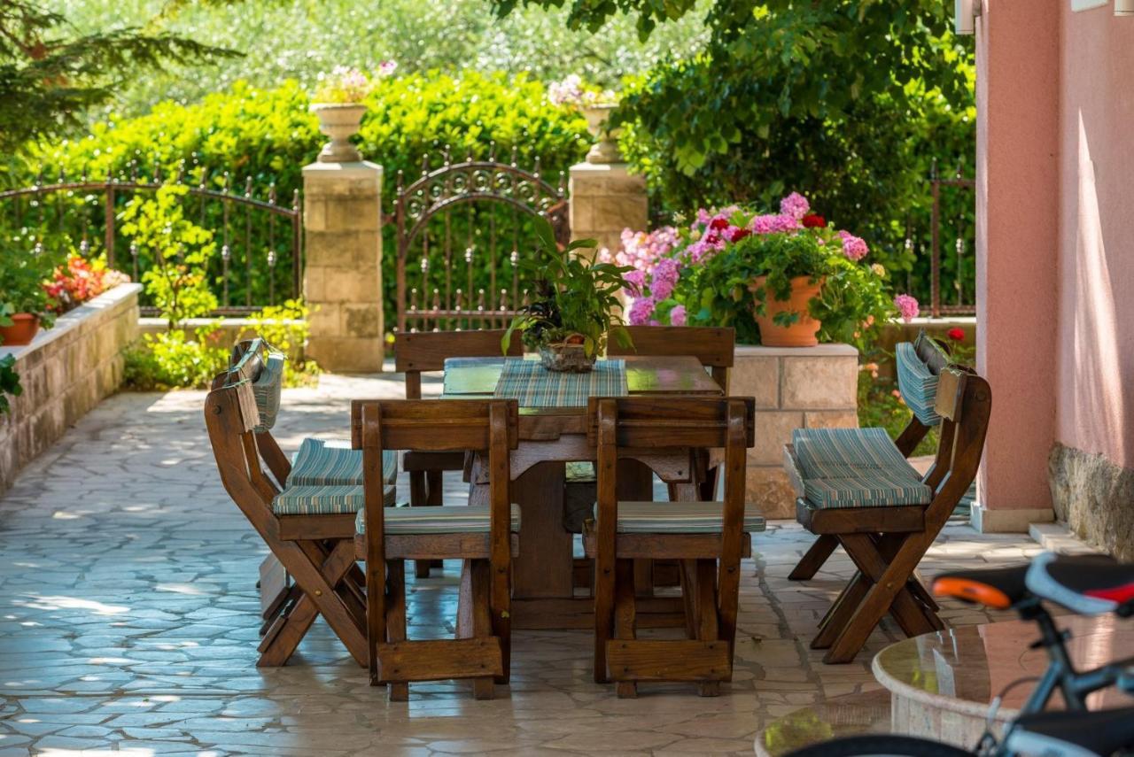 Villa Thousand Roses Lovorno Exterior foto